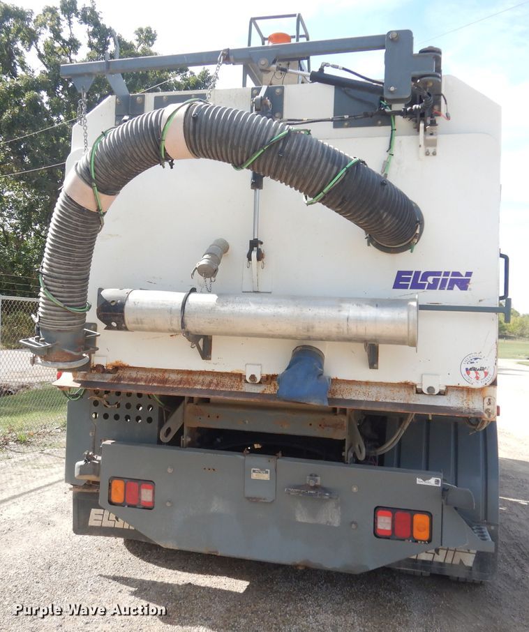 image for item DK3044 2001 Elgin SC8000 Whirlwind  street sweeper truck