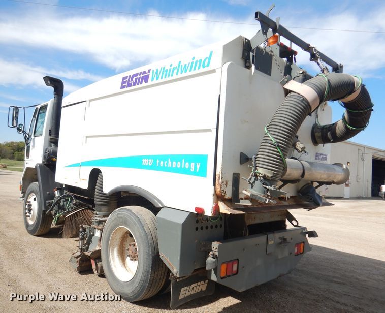 image for item DK3044 2001 Elgin SC8000 Whirlwind  street sweeper truck
