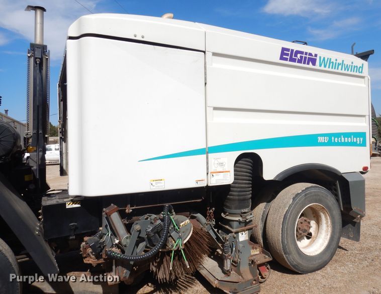image for item DK3044 2001 Elgin SC8000 Whirlwind  street sweeper truck