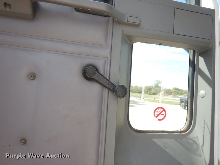 image for item DK3044 2001 Elgin SC8000 Whirlwind  street sweeper truck