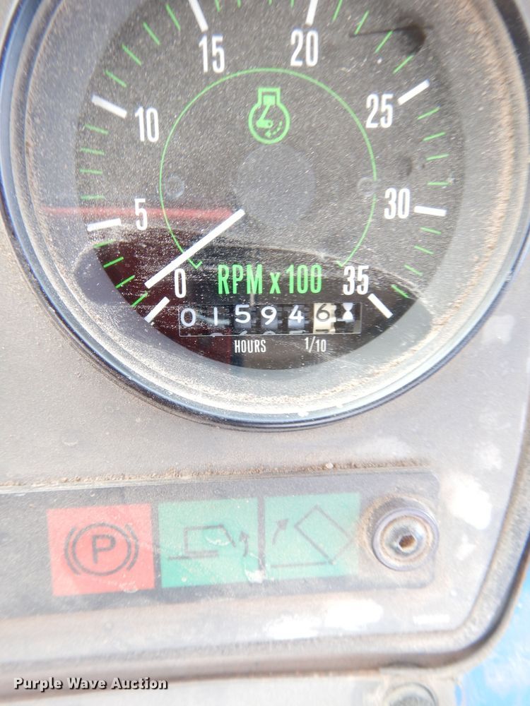 image for item DK3044 2001 Elgin SC8000 Whirlwind  street sweeper truck