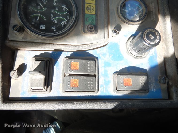 image for item DK3044 2001 Elgin SC8000 Whirlwind  street sweeper truck