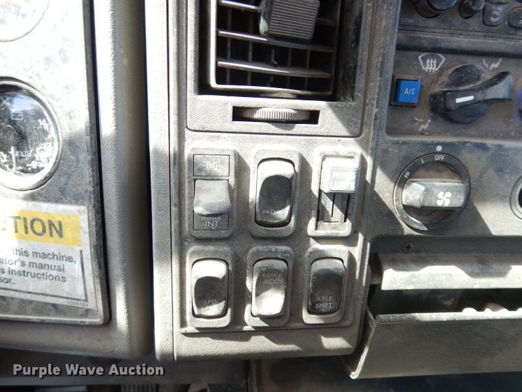 image for item DK3044 2001 Elgin SC8000 Whirlwind  street sweeper truck