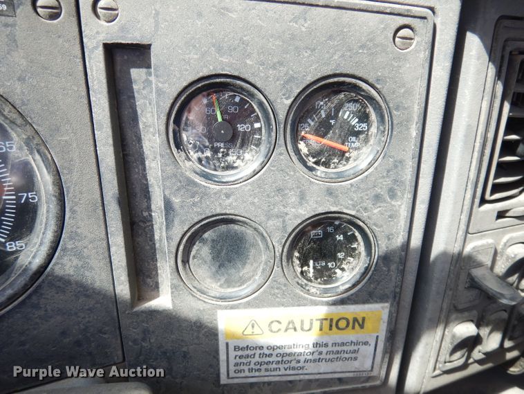 image for item DK3044 2001 Elgin SC8000 Whirlwind  street sweeper truck