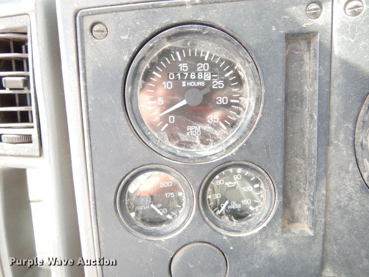 image for item DK3044 2001 Elgin SC8000 Whirlwind  street sweeper truck