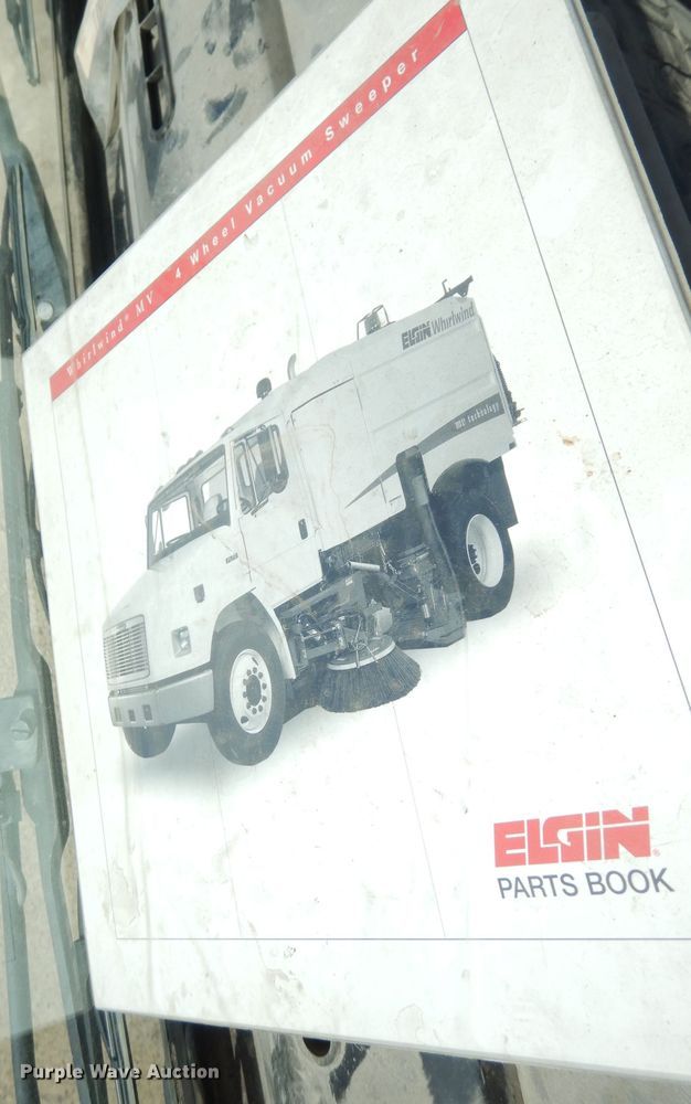 image for item DK3044 2001 Elgin SC8000 Whirlwind  street sweeper truck