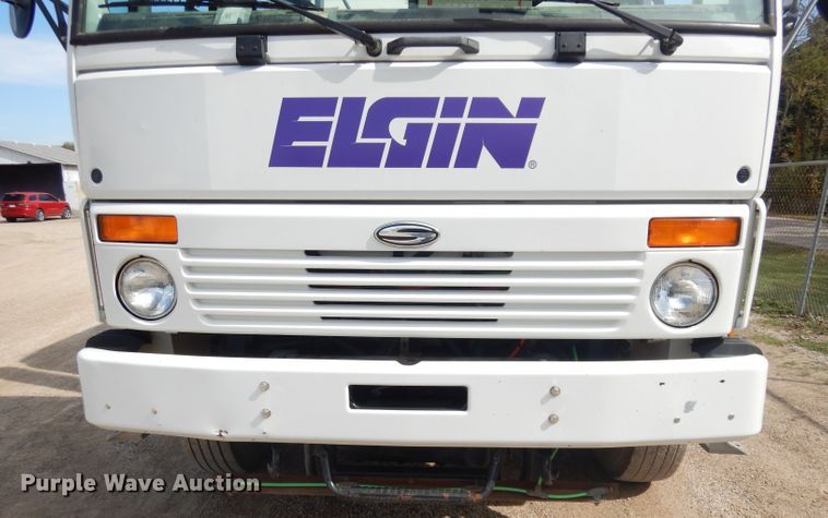image for item DK3044 2001 Elgin SC8000 Whirlwind  street sweeper truck