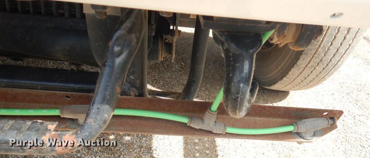 image for item DK3044 2001 Elgin SC8000 Whirlwind  street sweeper truck