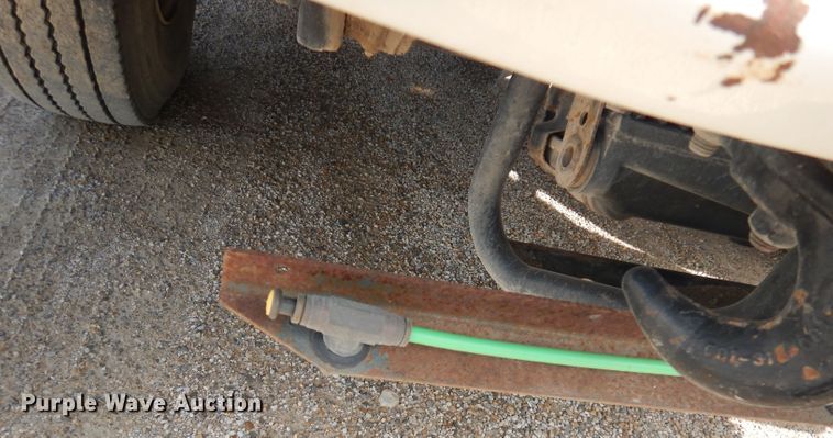 image for item DK3044 2001 Elgin SC8000 Whirlwind  street sweeper truck