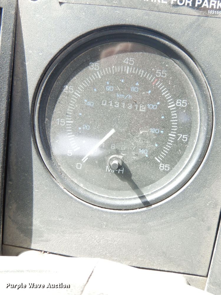 image for item DK3044 2001 Elgin SC8000 Whirlwind  street sweeper truck