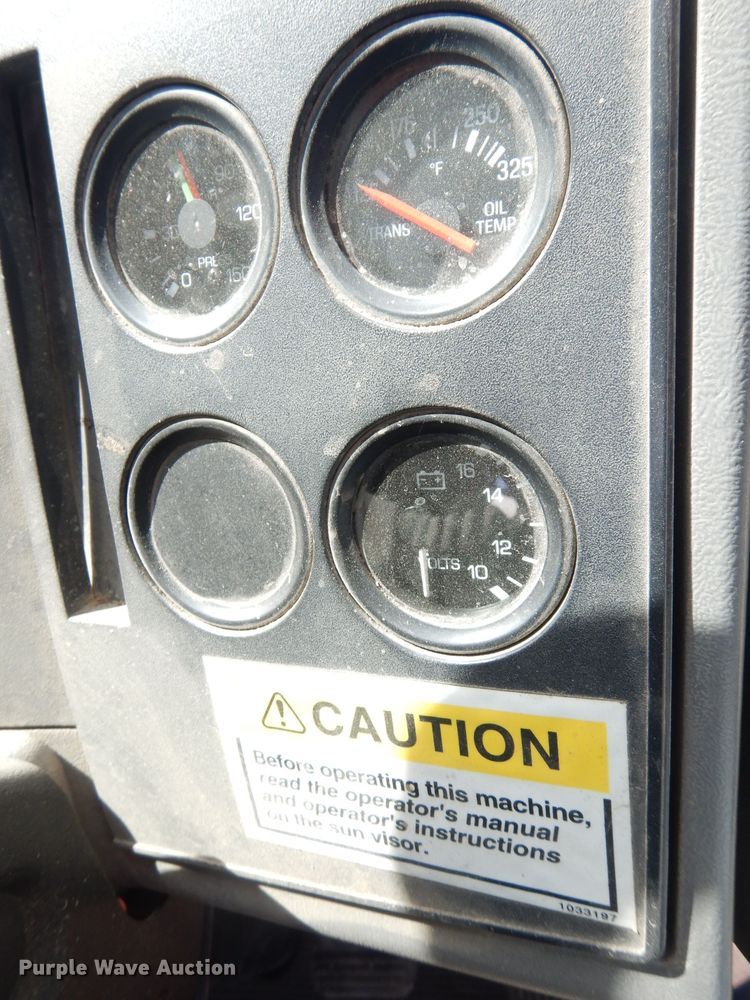 image for item DK3044 2001 Elgin SC8000 Whirlwind  street sweeper truck