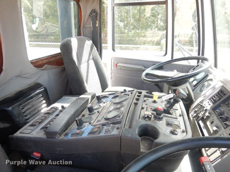 image for item DK3044 2001 Elgin SC8000 Whirlwind  street sweeper truck