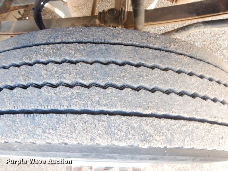 image for item DK3044 2001 Elgin SC8000 Whirlwind  street sweeper truck