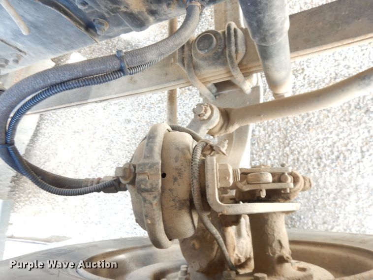 image for item DK3044 2001 Elgin SC8000 Whirlwind  street sweeper truck