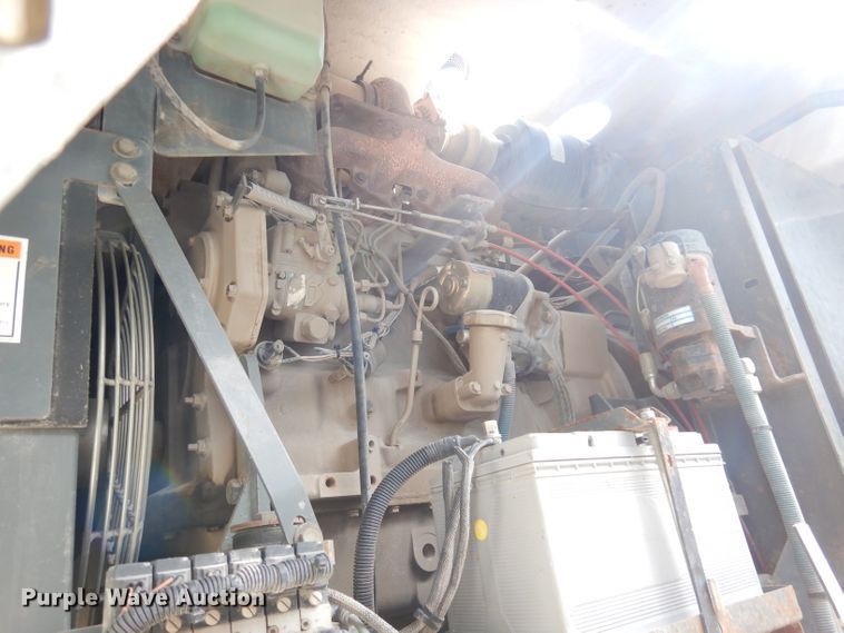 image for item DK3044 2001 Elgin SC8000 Whirlwind  street sweeper truck