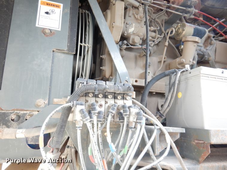 image for item DK3044 2001 Elgin SC8000 Whirlwind  street sweeper truck