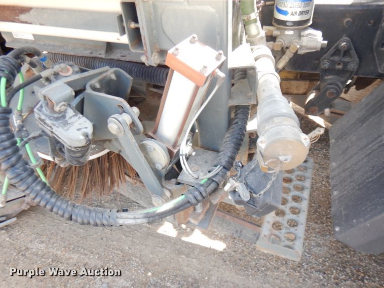 image for item DK3044 2001 Elgin SC8000 Whirlwind  street sweeper truck