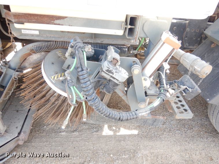 image for item DK3044 2001 Elgin SC8000 Whirlwind  street sweeper truck
