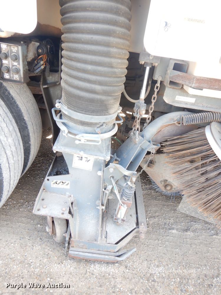 image for item DK3044 2001 Elgin SC8000 Whirlwind  street sweeper truck