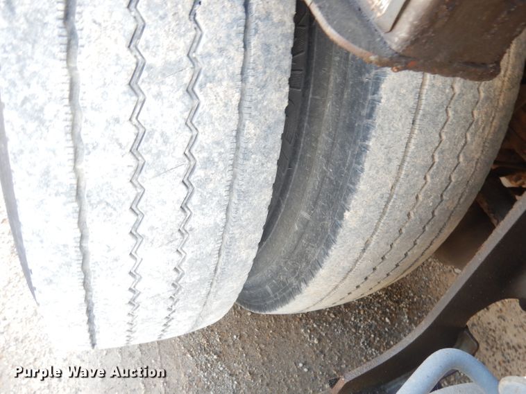 image for item DK3044 2001 Elgin SC8000 Whirlwind  street sweeper truck