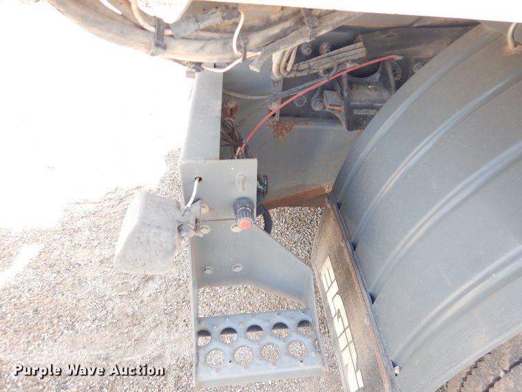 image for item DK3044 2001 Elgin SC8000 Whirlwind  street sweeper truck