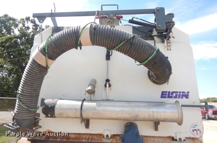 image for item DK3044 2001 Elgin SC8000 Whirlwind  street sweeper truck