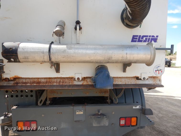 image for item DK3044 2001 Elgin SC8000 Whirlwind  street sweeper truck
