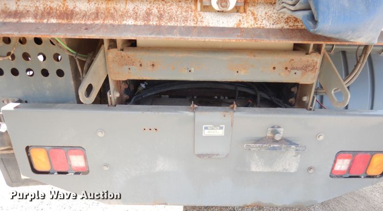 image for item DK3044 2001 Elgin SC8000 Whirlwind  street sweeper truck