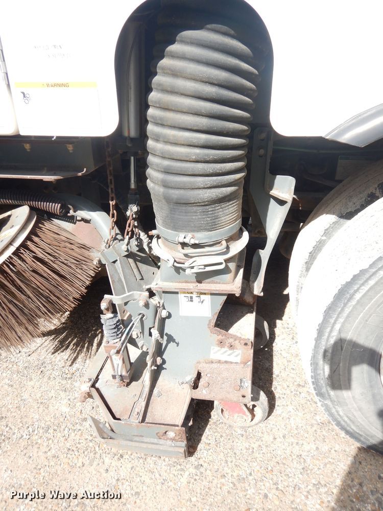 image for item DK3044 2001 Elgin SC8000 Whirlwind  street sweeper truck