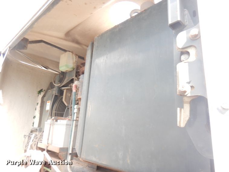 image for item DK3044 2001 Elgin SC8000 Whirlwind  street sweeper truck