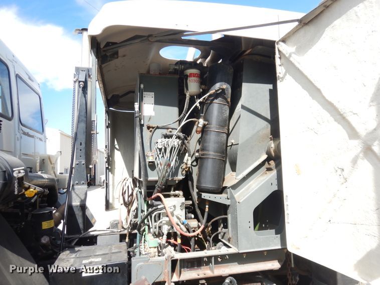 image for item DK3044 2001 Elgin SC8000 Whirlwind  street sweeper truck