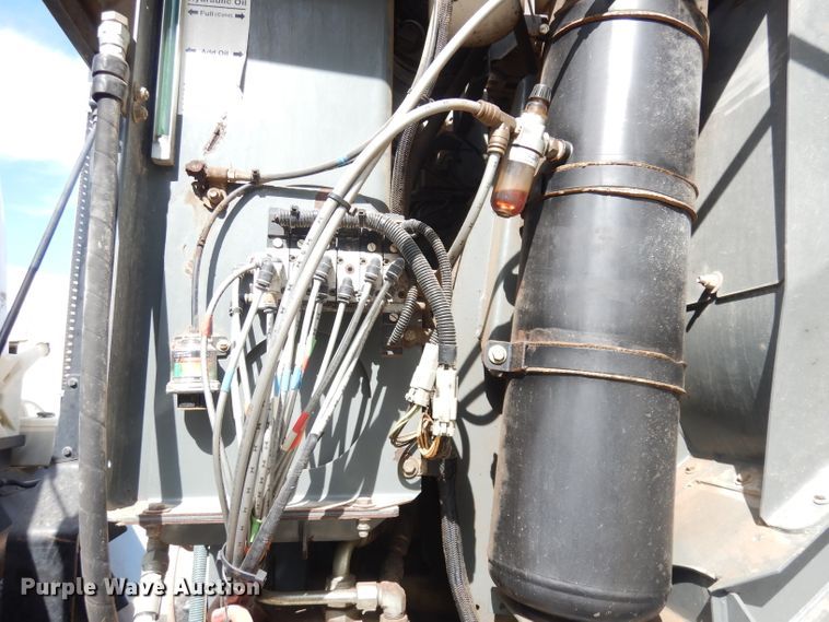 image for item DK3044 2001 Elgin SC8000 Whirlwind  street sweeper truck