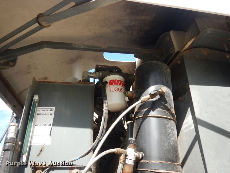 image for item DK3044 2001 Elgin SC8000 Whirlwind  street sweeper truck