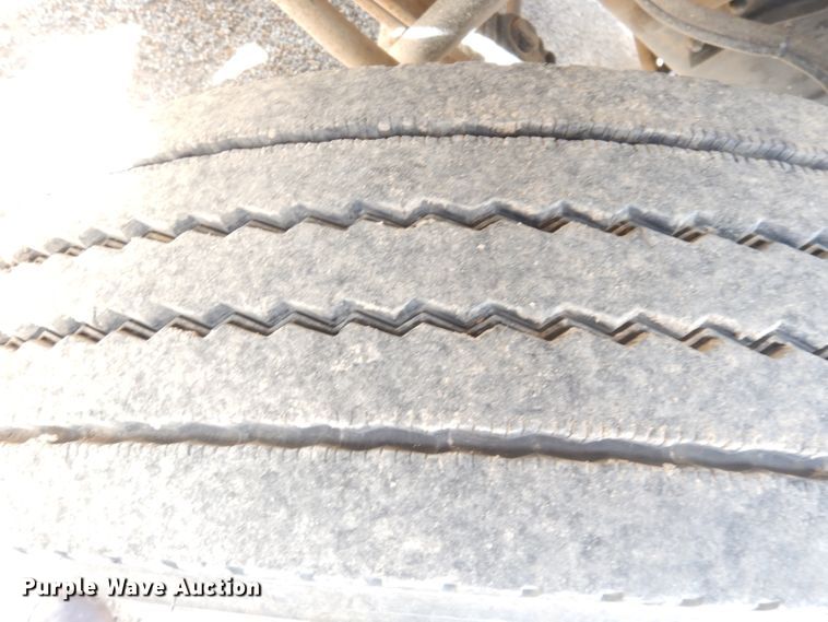 image for item DK3044 2001 Elgin SC8000 Whirlwind  street sweeper truck