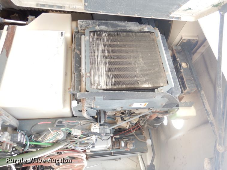 image for item DK3044 2001 Elgin SC8000 Whirlwind  street sweeper truck