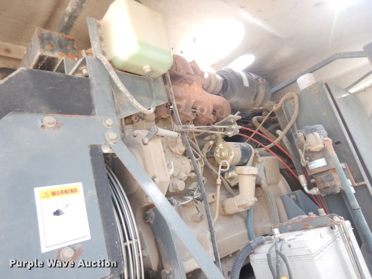 image for item DK3044 2001 Elgin SC8000 Whirlwind  street sweeper truck