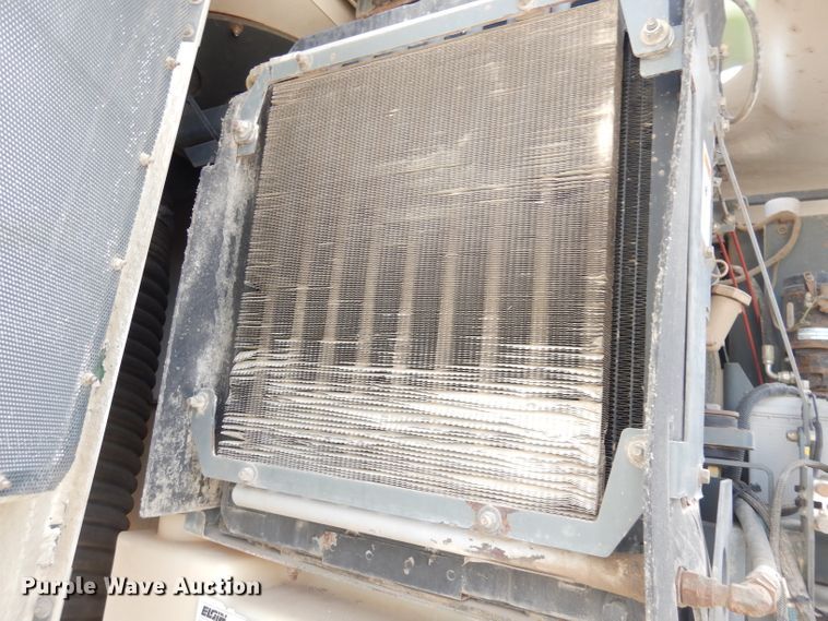 image for item DK3044 2001 Elgin SC8000 Whirlwind  street sweeper truck