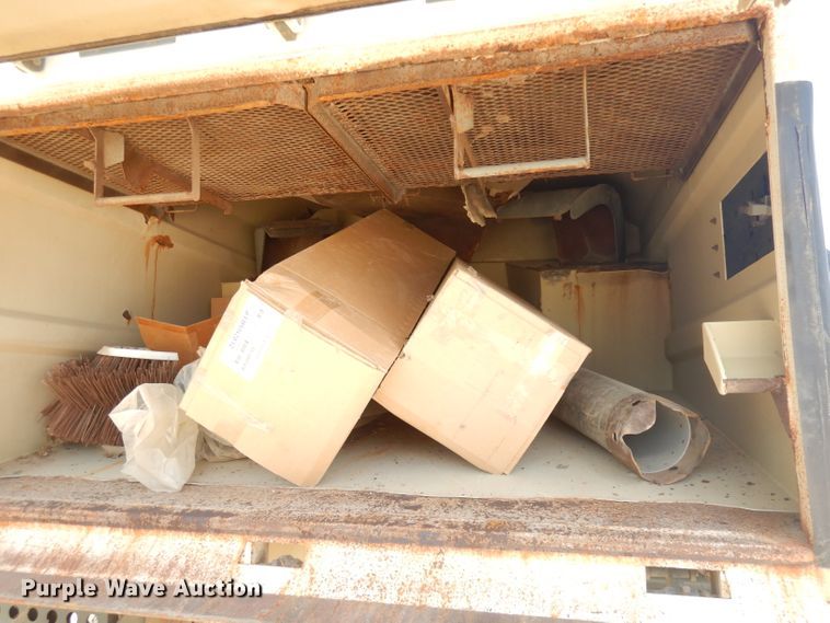 image for item DK3044 2001 Elgin SC8000 Whirlwind  street sweeper truck