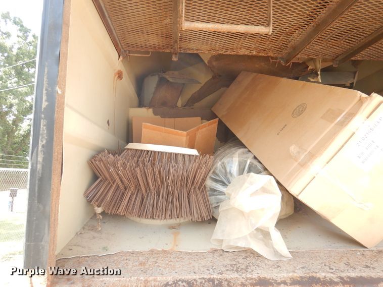 image for item DK3044 2001 Elgin SC8000 Whirlwind  street sweeper truck