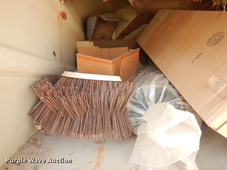 image for item DK3044 2001 Elgin SC8000 Whirlwind  street sweeper truck