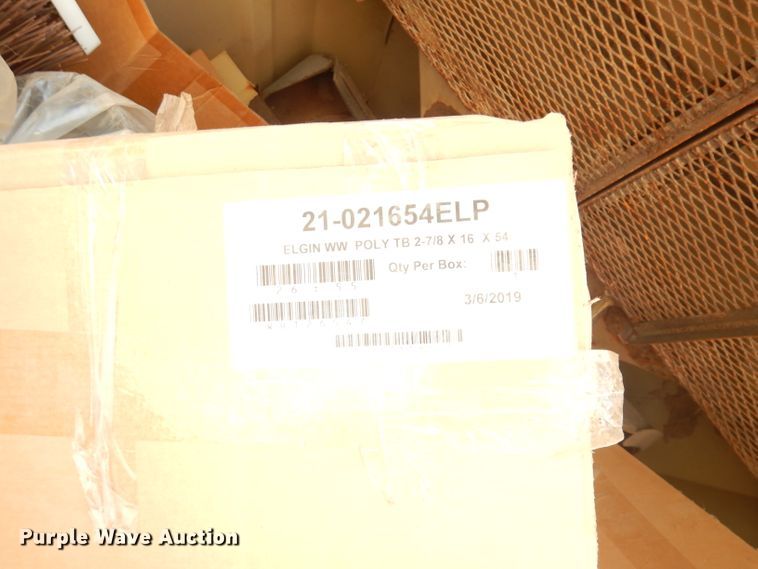 image for item DK3044 2001 Elgin SC8000 Whirlwind  street sweeper truck