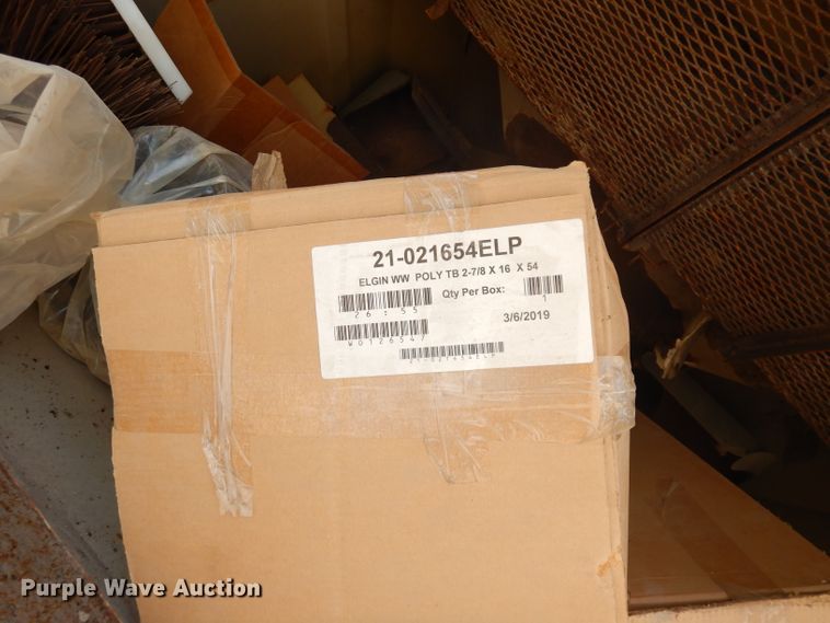 image for item DK3044 2001 Elgin SC8000 Whirlwind  street sweeper truck