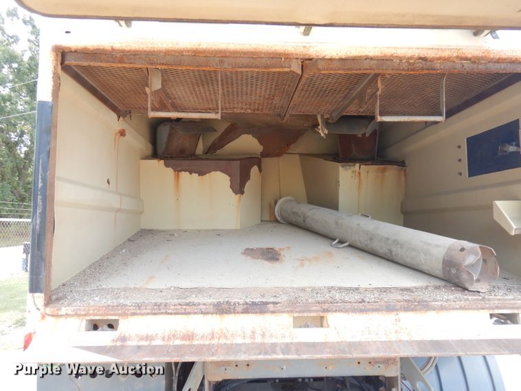 image for item DK3044 2001 Elgin SC8000 Whirlwind  street sweeper truck