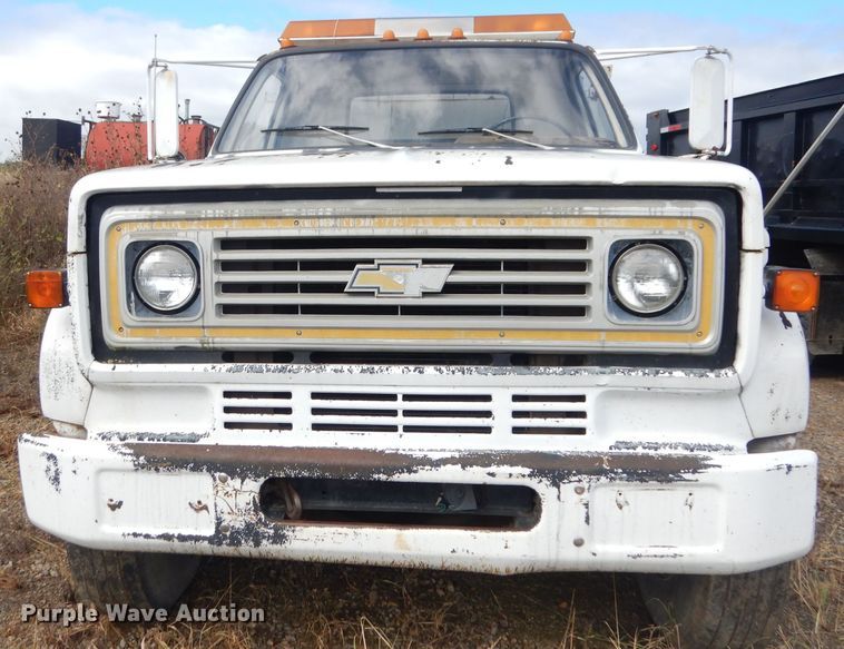 image for item DK3046 1990 Chevrolet C7500  pothole patch truck