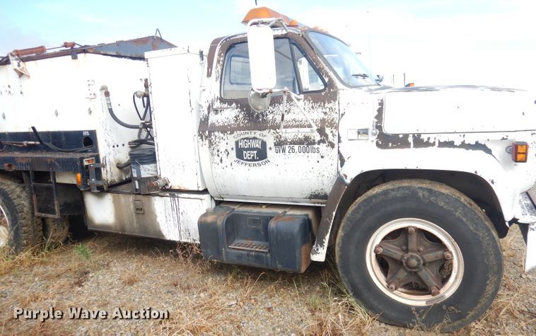 image for item DK3046 1990 Chevrolet C7500  pothole patch truck