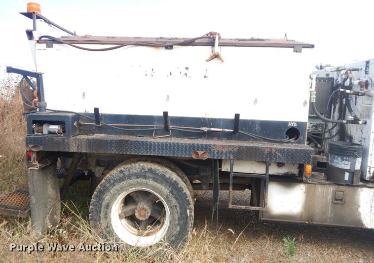 image for item DK3046 1990 Chevrolet C7500  pothole patch truck