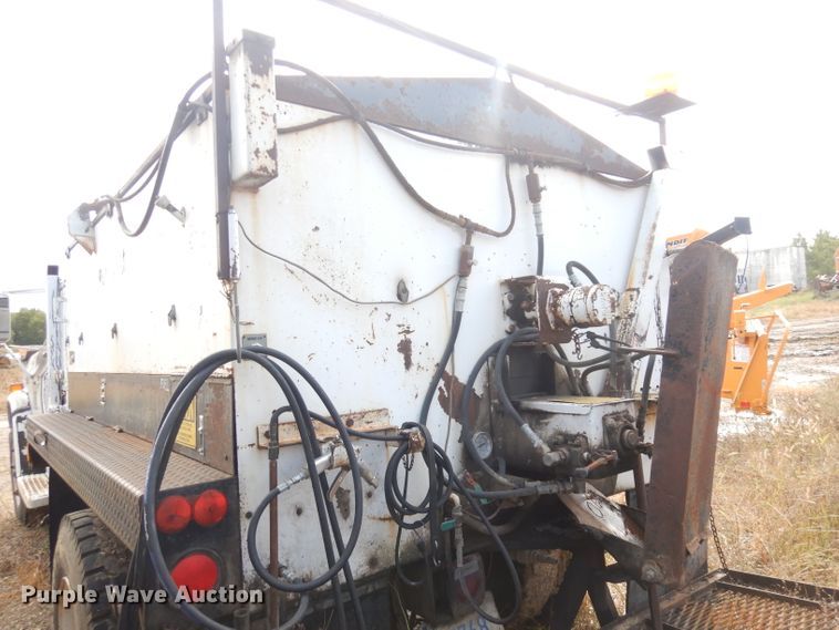 image for item DK3046 1990 Chevrolet C7500  pothole patch truck