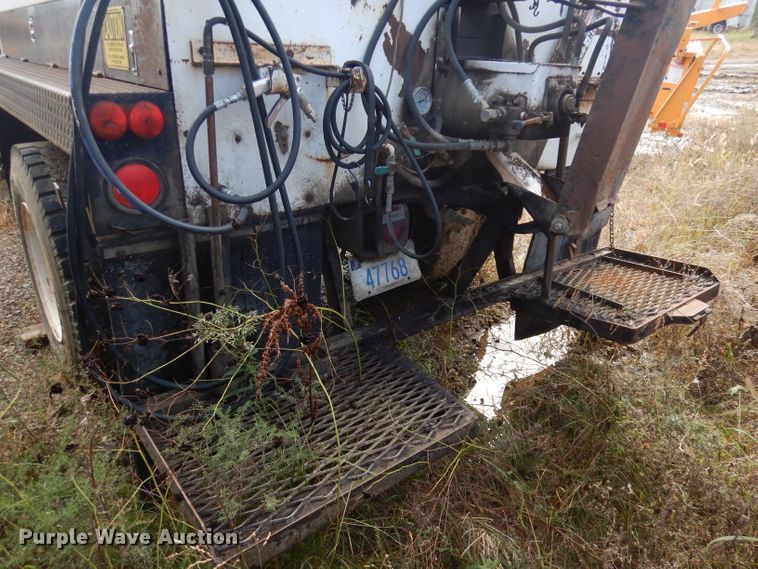 image for item DK3046 1990 Chevrolet C7500  pothole patch truck