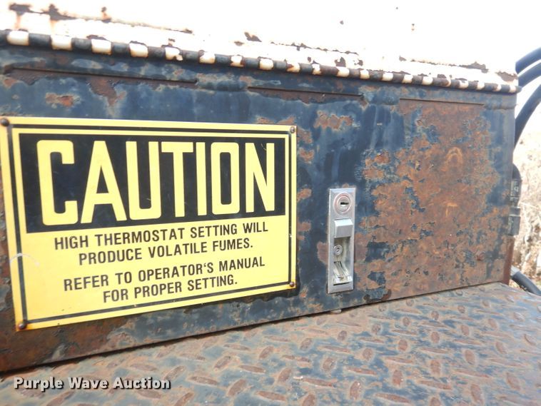 image for item DK3046 1990 Chevrolet C7500  pothole patch truck