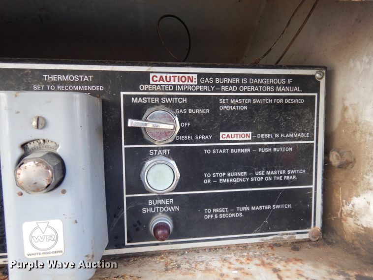 image for item DK3046 1990 Chevrolet C7500  pothole patch truck